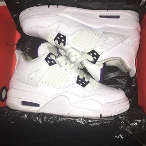 Jordan 4 Metallic Purple (size 4y)